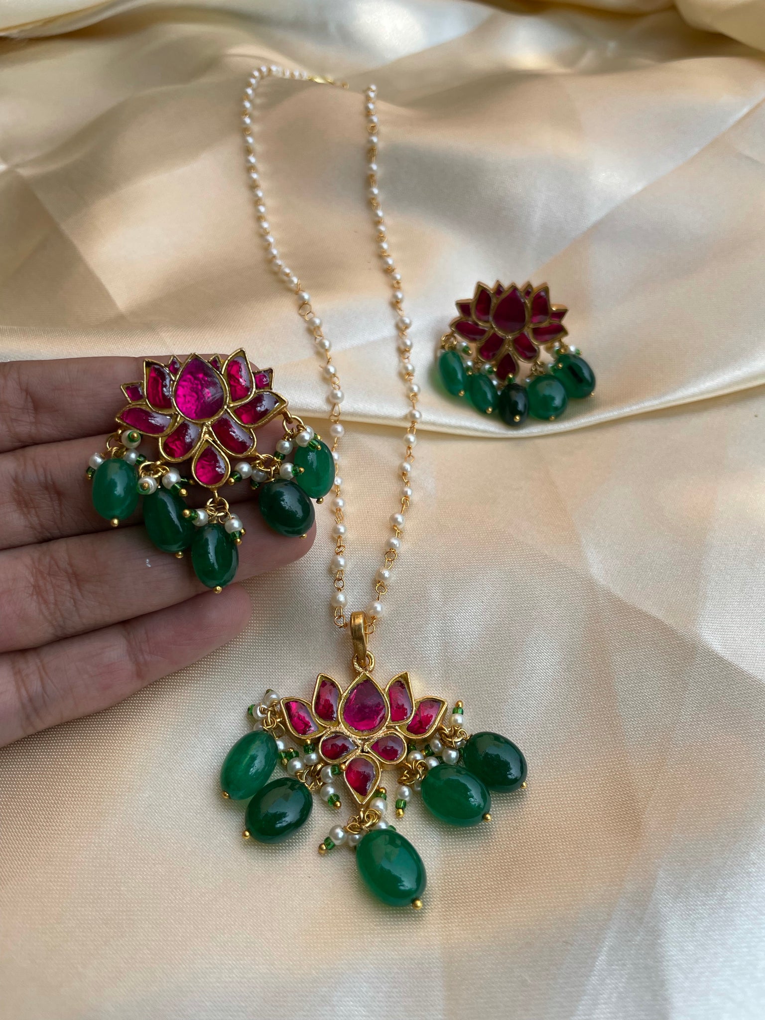 Kundan lotus pendant with earrings