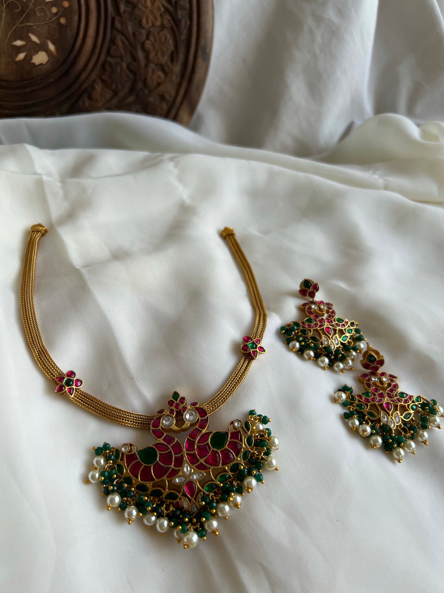 Annam pendant necklace with earrings