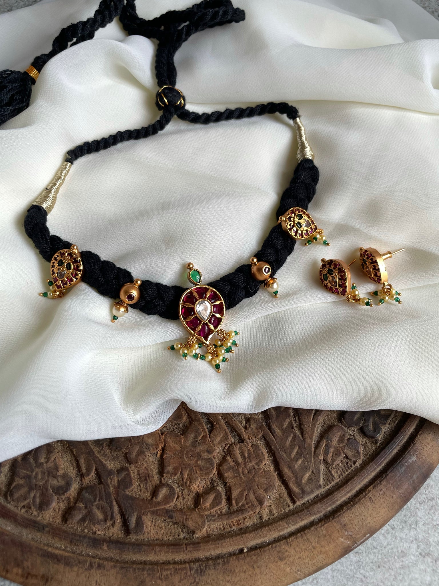 Grand kemp paisley choker with studs