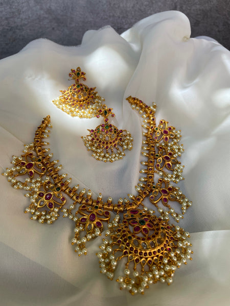 Floral guttapusalu necklace with Chaandbalis
