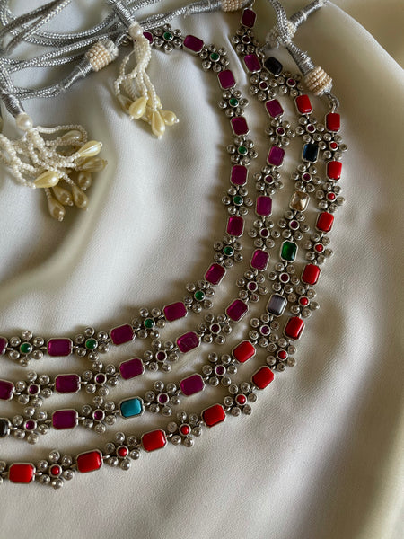 Flower stone necklace with studs