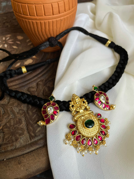 Kemp temple style choker