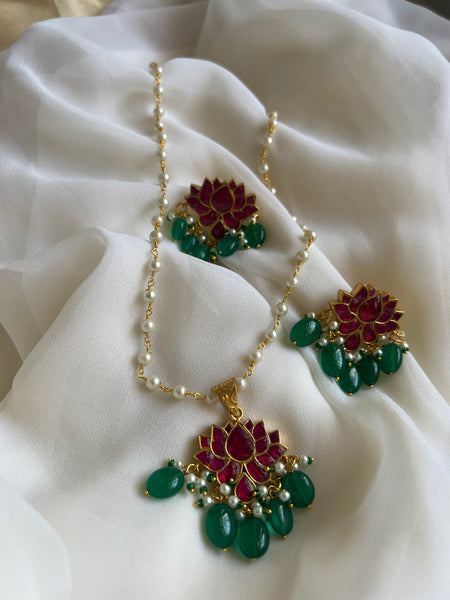 Kundan lotus pendant with earrings