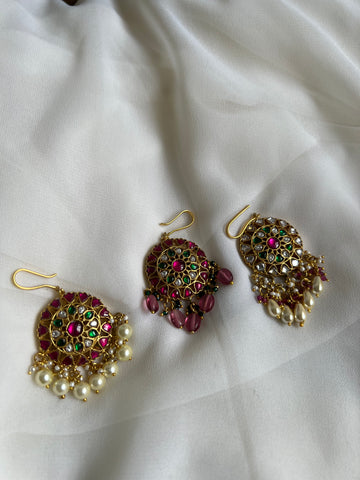 Kundan chakra with beads tika