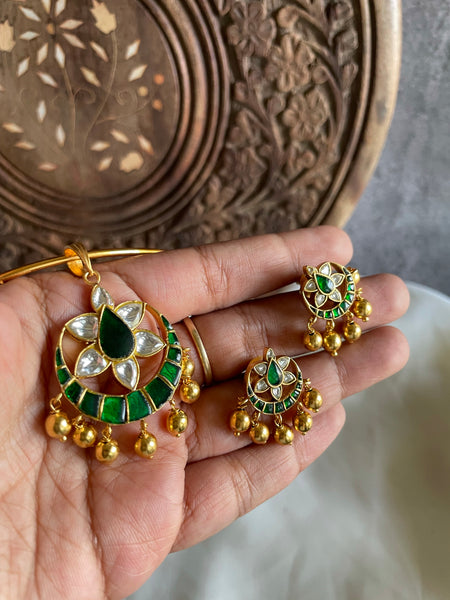 Kundan Chaand pendant with studs in a hasli