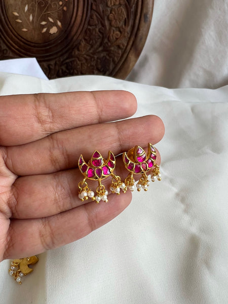 Tiny Kundan chaand studs