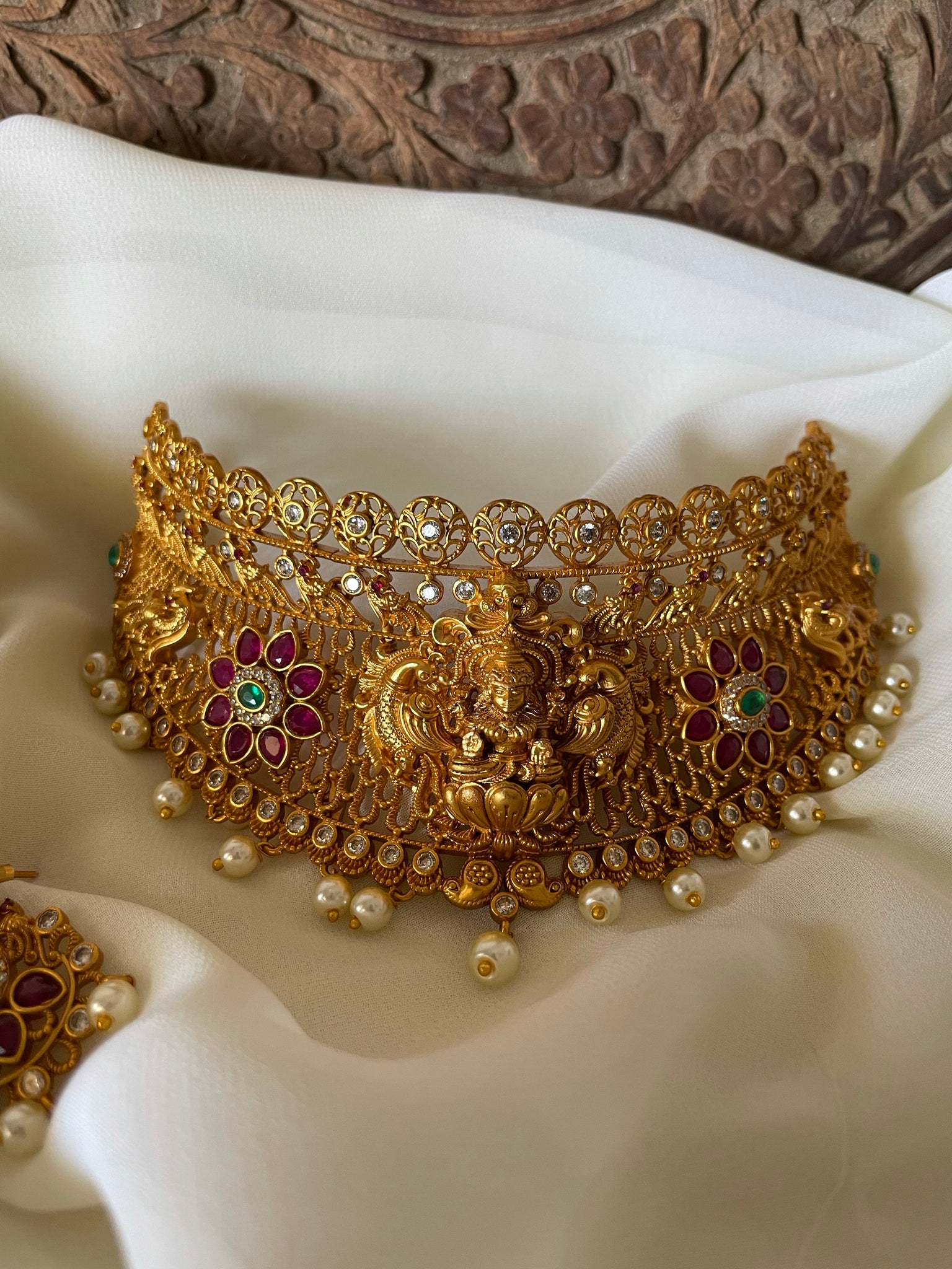 Full neck hotsell choker
